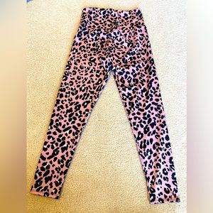 Women’s Onzie pink cheetah print leggings size S/M.